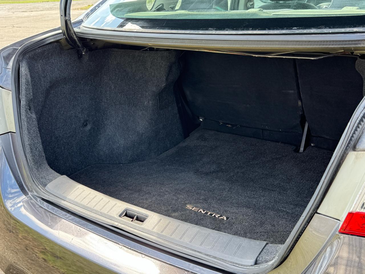 Nissan Sentra SR 4D Sedan 2013