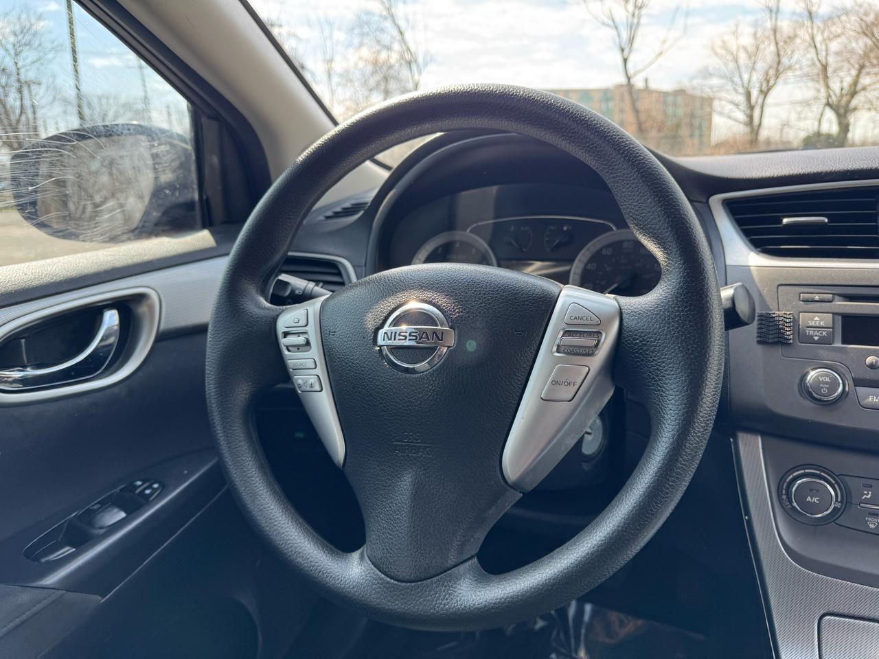 Nissan Sentra SR 4D Sedan 2013