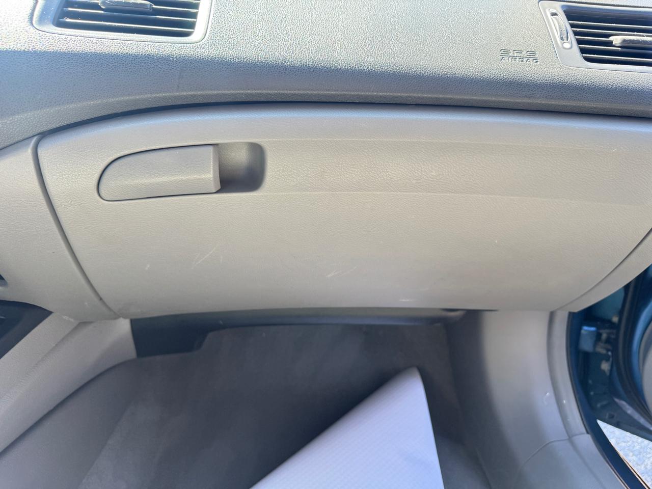 Honda Civic LX Coupe 5-Speed AT 2010