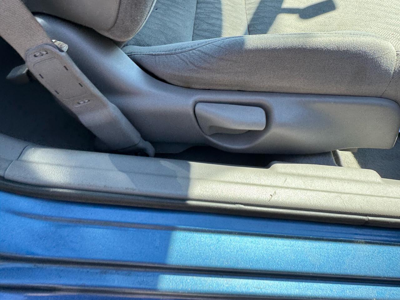 Honda Civic LX Coupe 5-Speed AT 2010