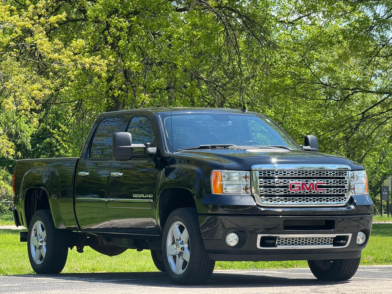 GMC Sierra 2500HD Denali Crew Cab 4WD 2011