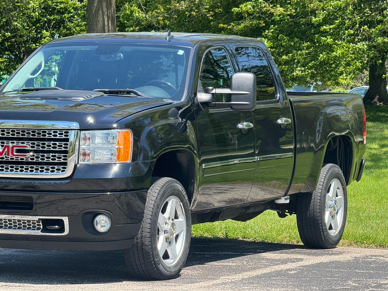 GMC Sierra 2500HD Denali Crew Cab 4WD 2011