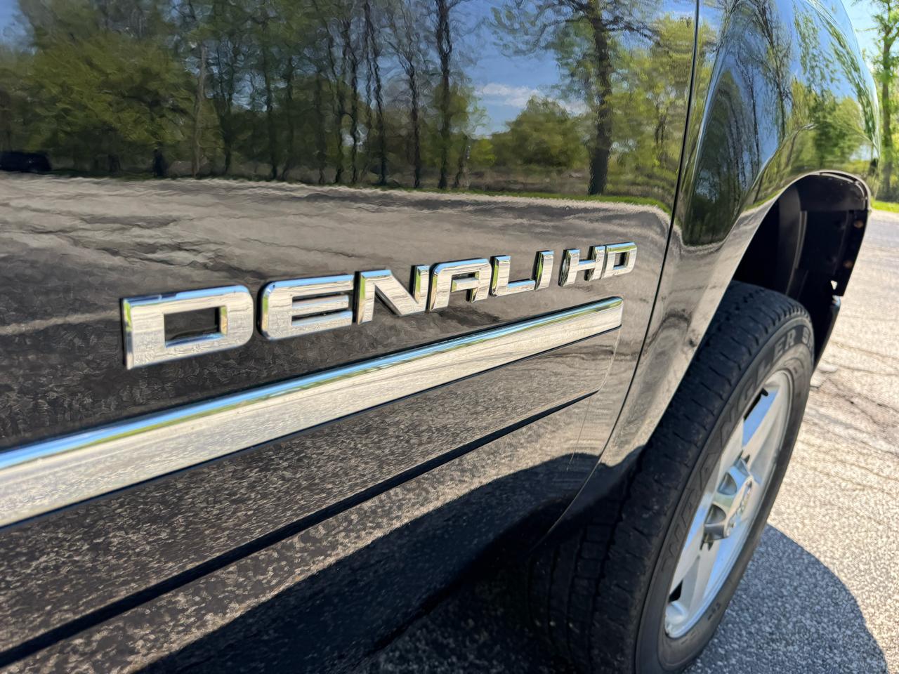 GMC Sierra 2500HD Denali Crew Cab 4WD 2011