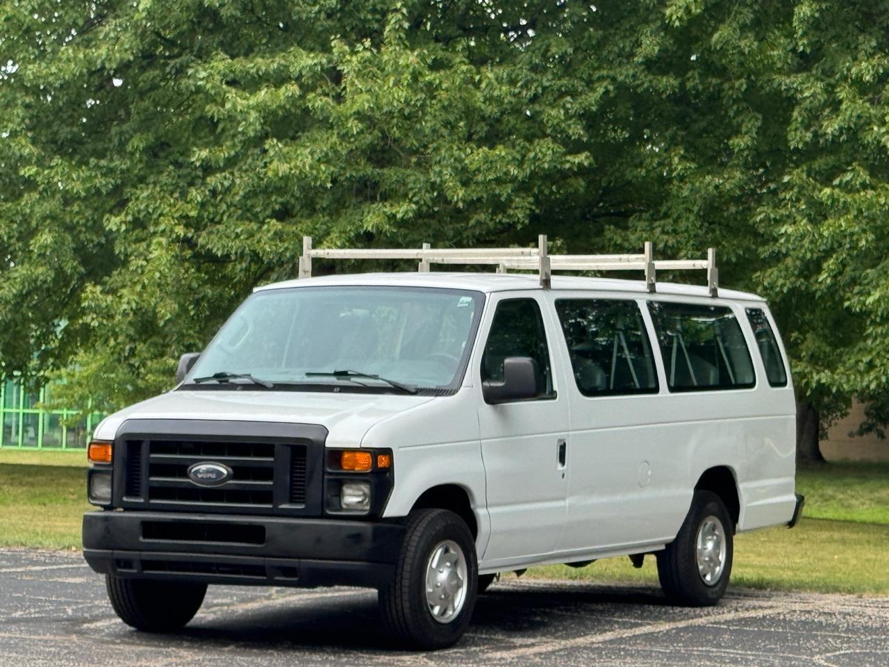 2010 Ford Econoline E-350 XL Super Duty Extended. 15 Passenger Van