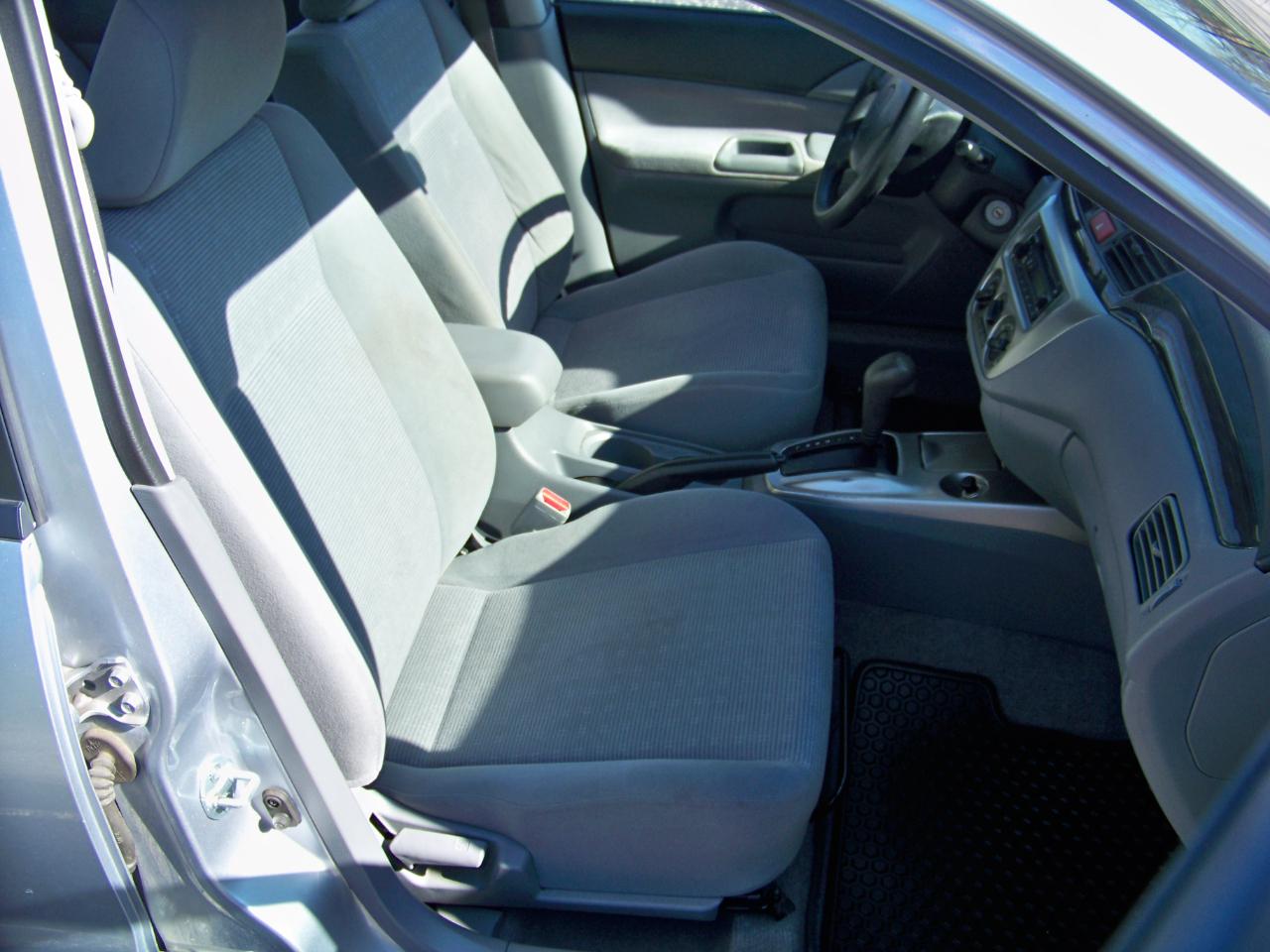 Mitsubishi Lancer ES 2005