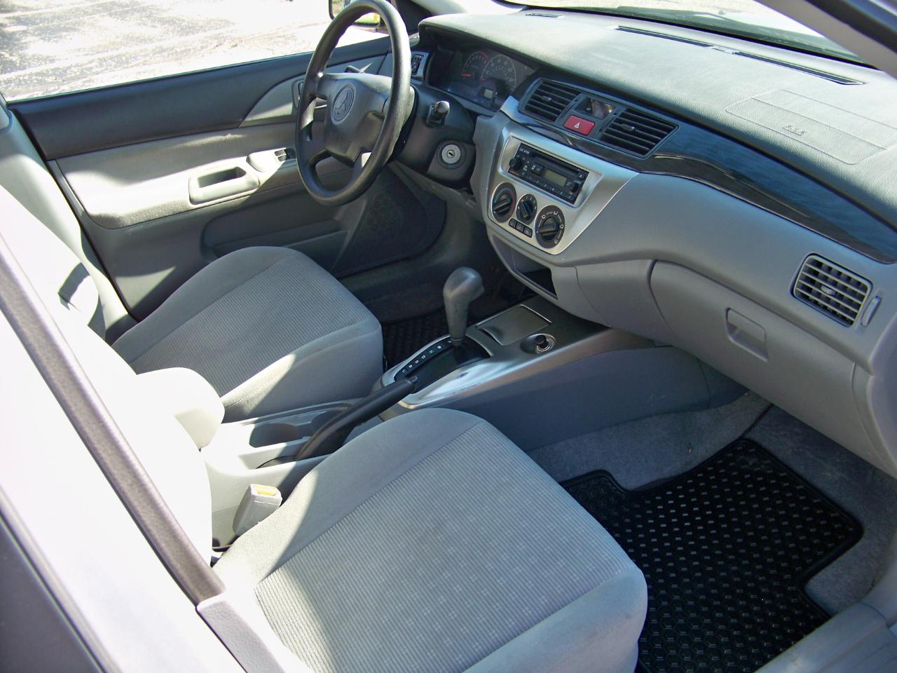 Mitsubishi Lancer ES 2005