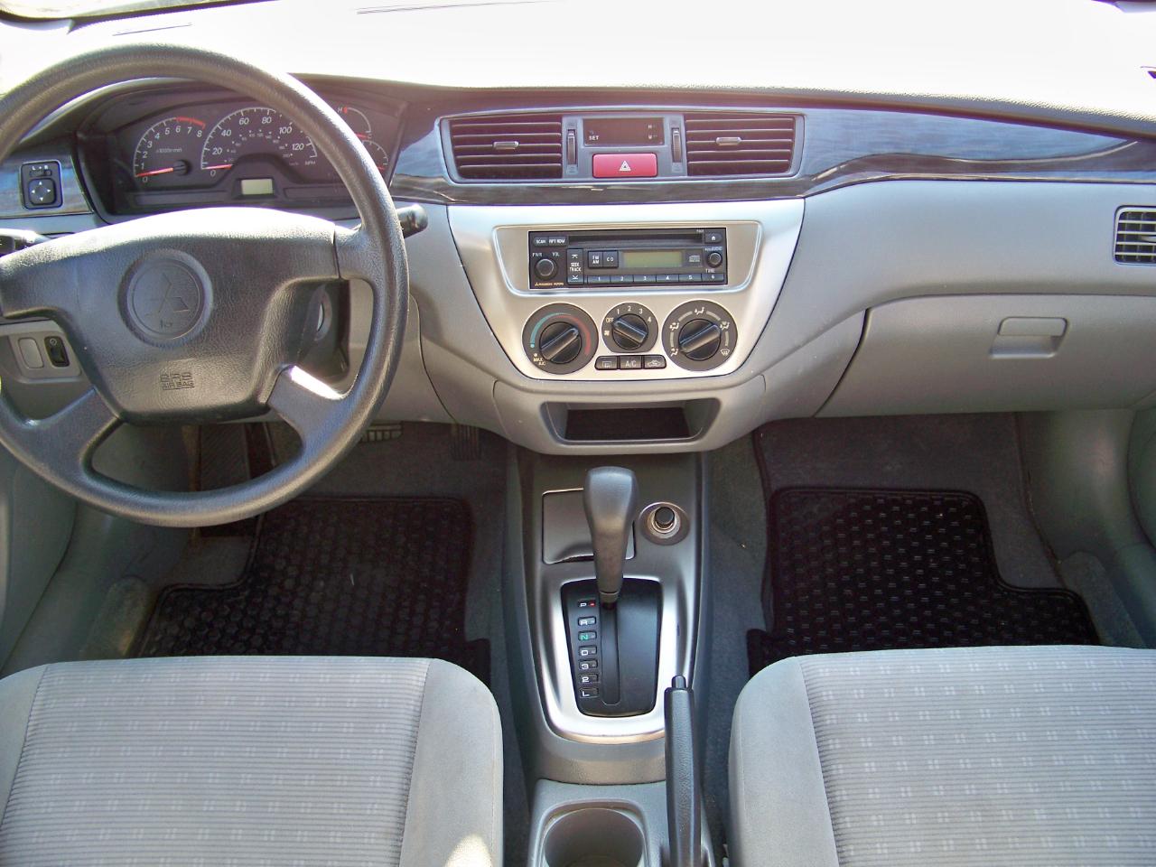 Mitsubishi Lancer ES 2005