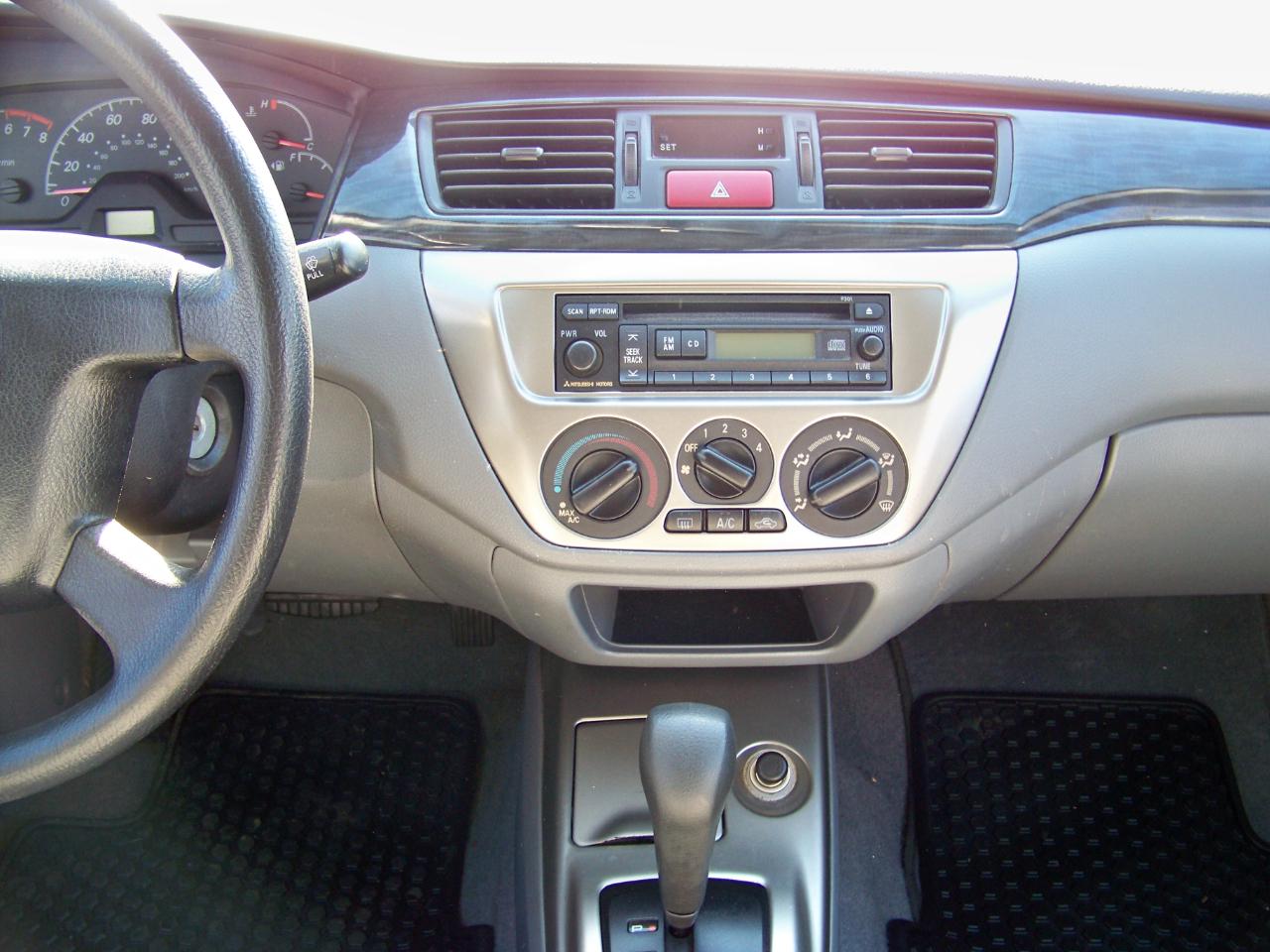 Mitsubishi Lancer ES 2005