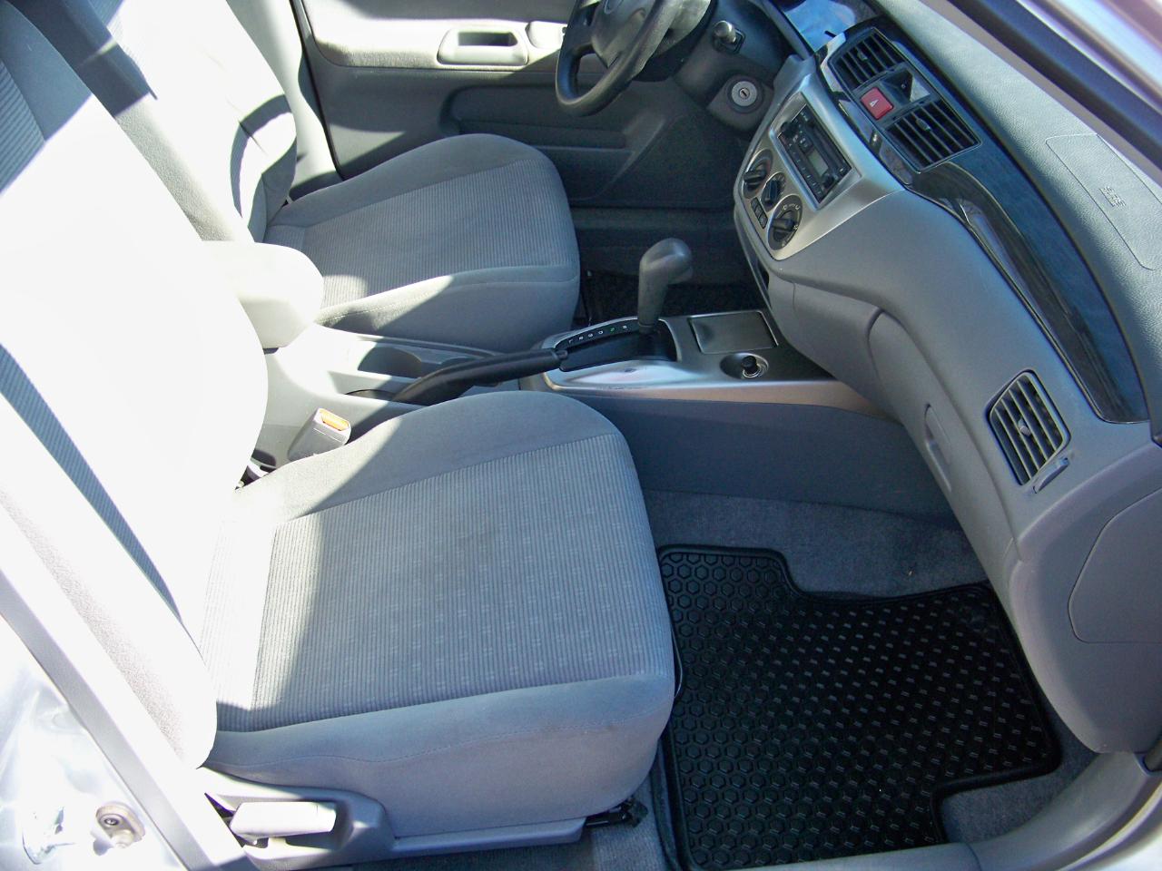 Mitsubishi Lancer ES 2005