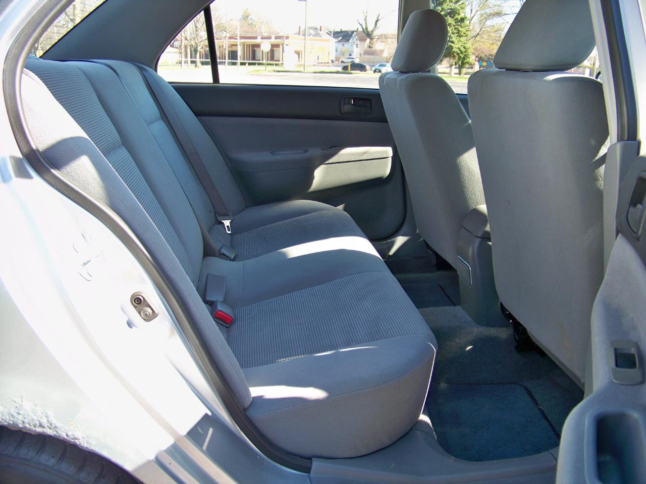 Mitsubishi Lancer ES 2005