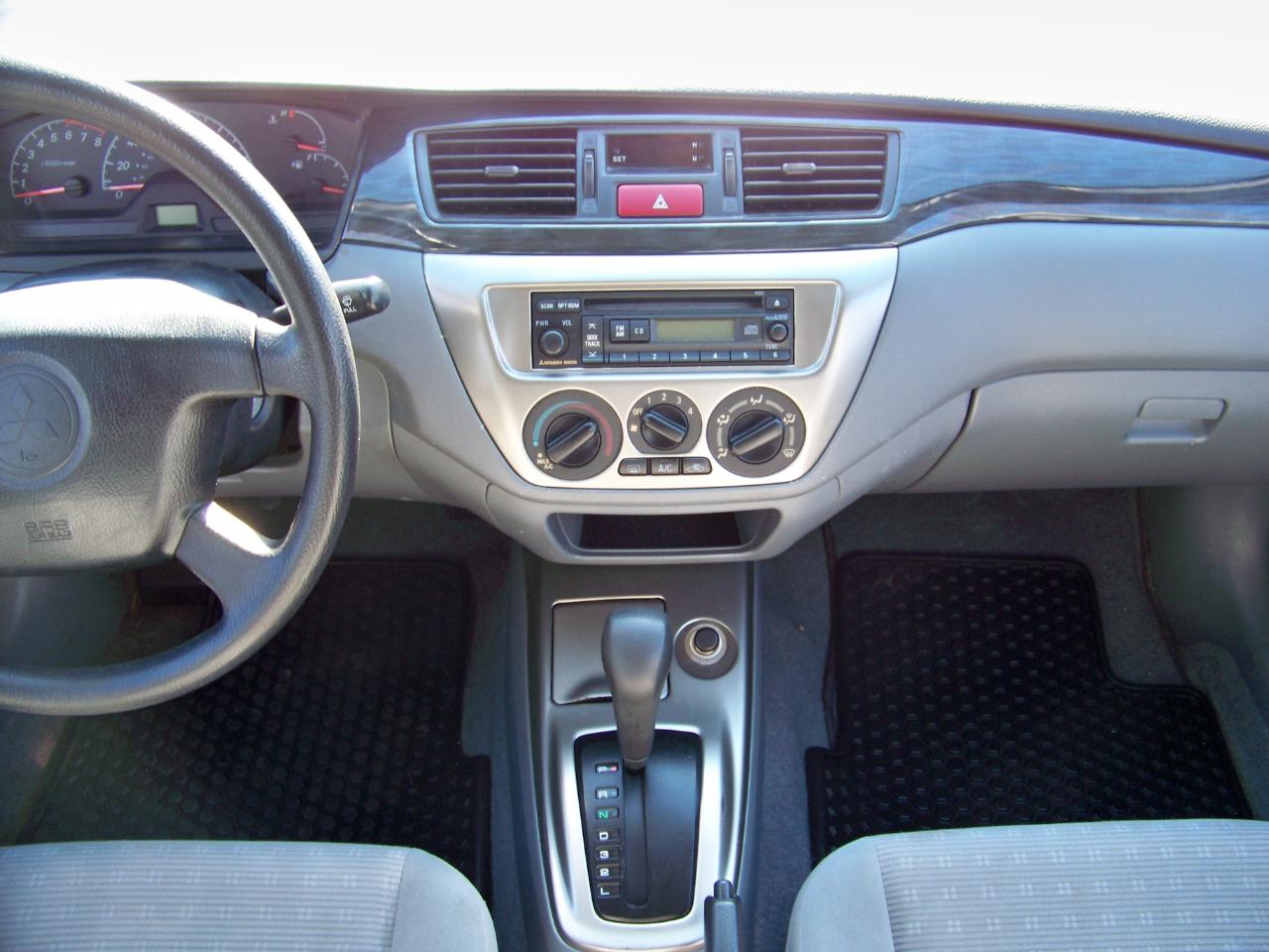 Mitsubishi Lancer ES 2005