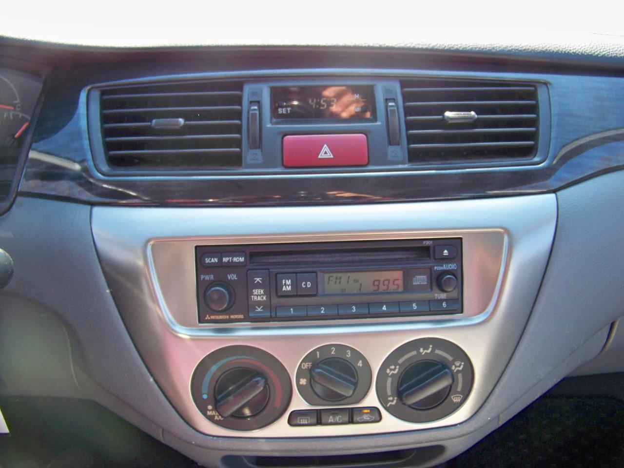 Mitsubishi Lancer ES 2005