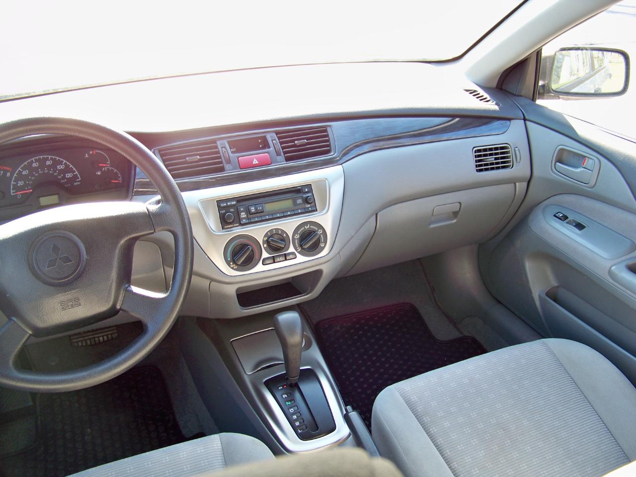 Mitsubishi Lancer ES 2005