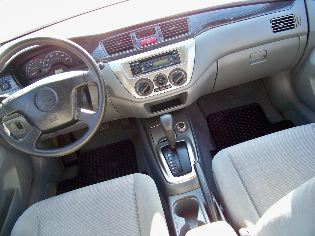 Mitsubishi Lancer ES 2005