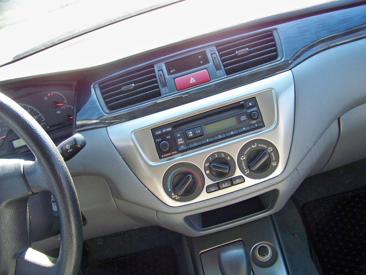 Mitsubishi Lancer ES 2005