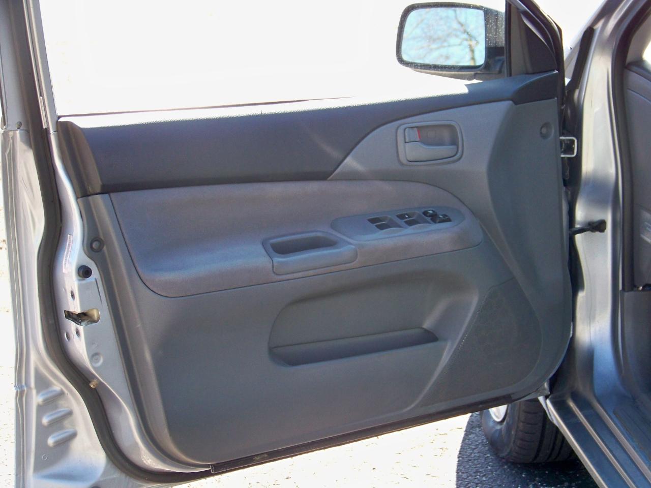 Mitsubishi Lancer ES 2005