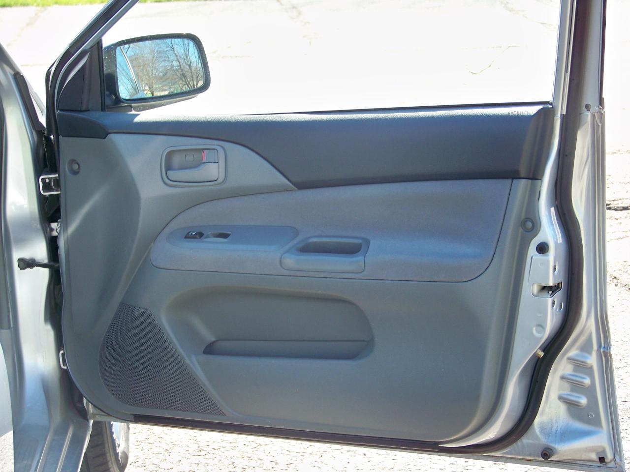 Mitsubishi Lancer ES 2005