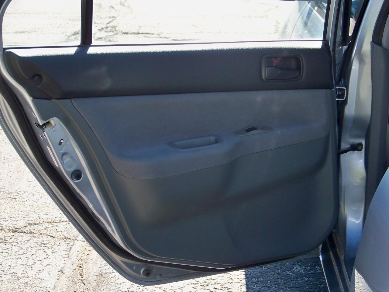 Mitsubishi Lancer ES 2005