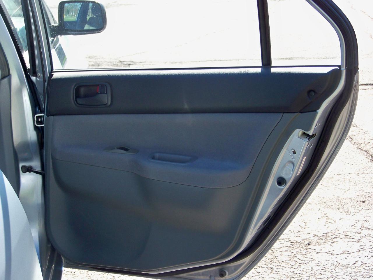 Mitsubishi Lancer ES 2005