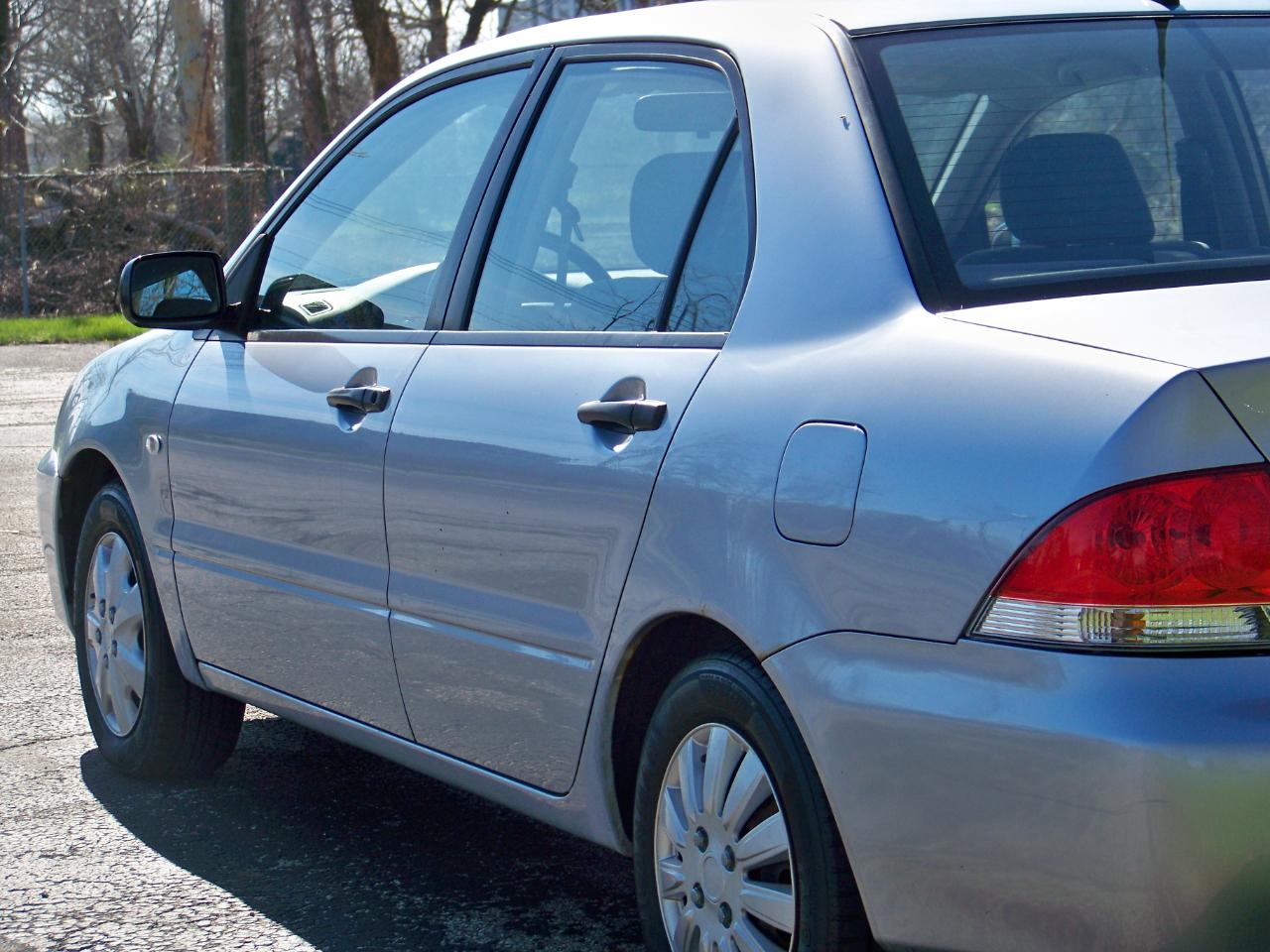 Mitsubishi Lancer ES 2005