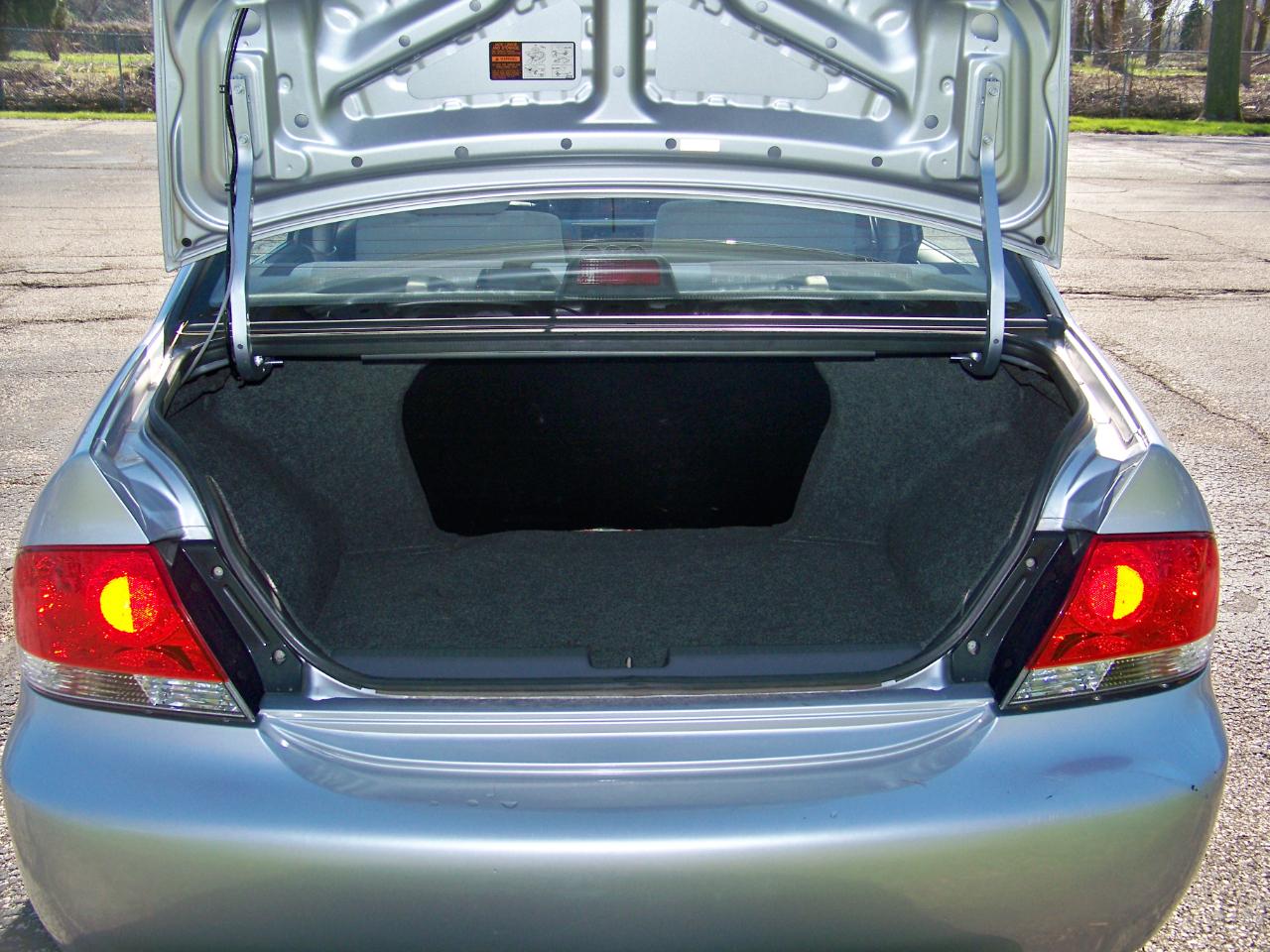 Mitsubishi Lancer ES 2005