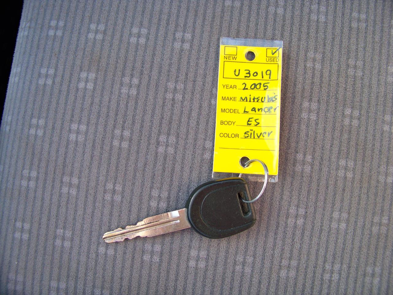 Mitsubishi Lancer ES 2005