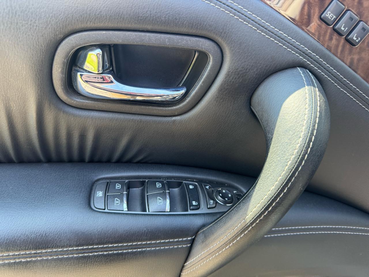 Nissan Armada Platinum AWD 2017