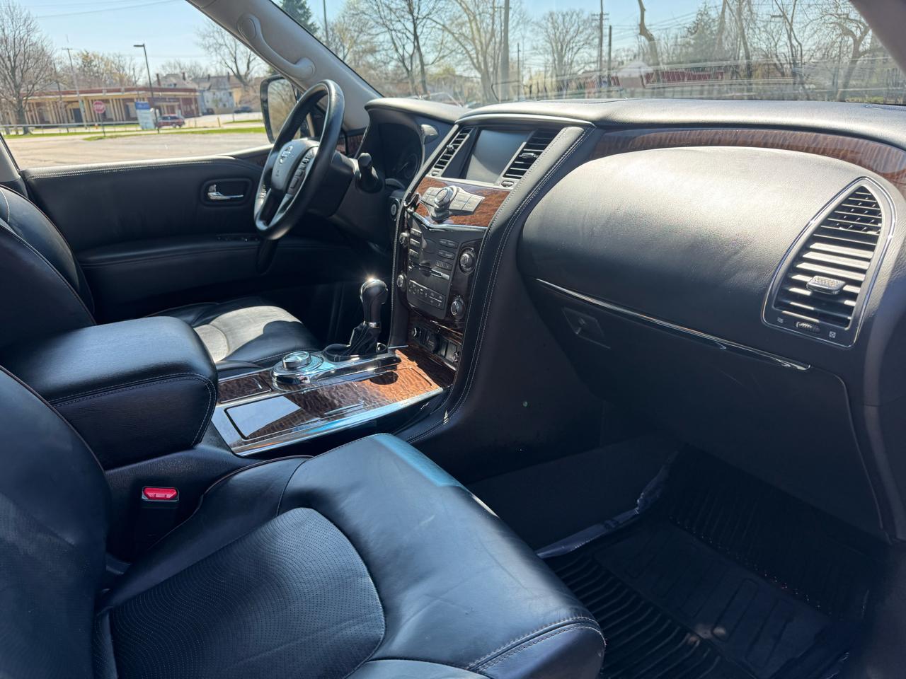 Nissan Armada Platinum AWD 2017