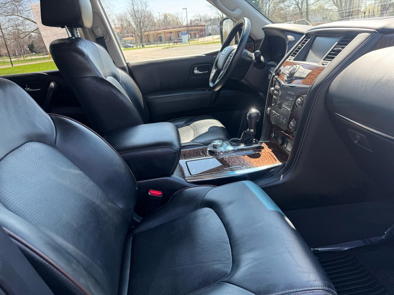 Nissan Armada Platinum AWD 2017