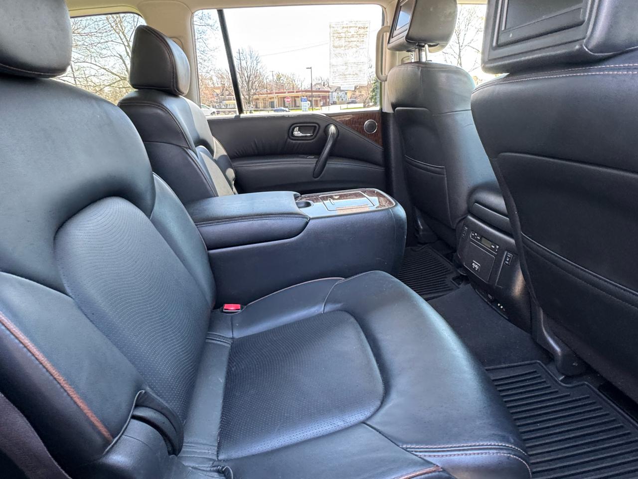 Nissan Armada Platinum AWD 2017