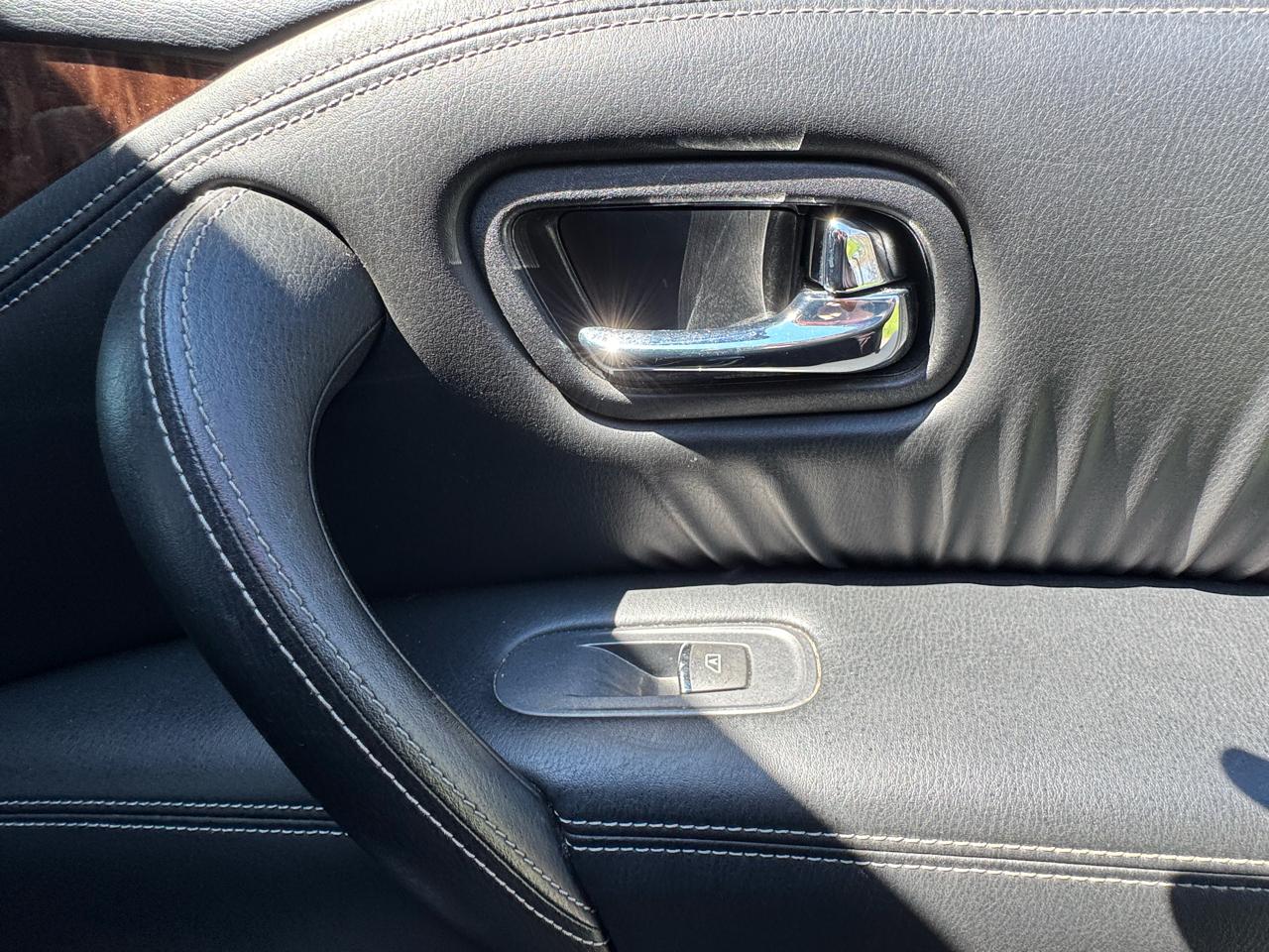 Nissan Armada Platinum AWD 2017