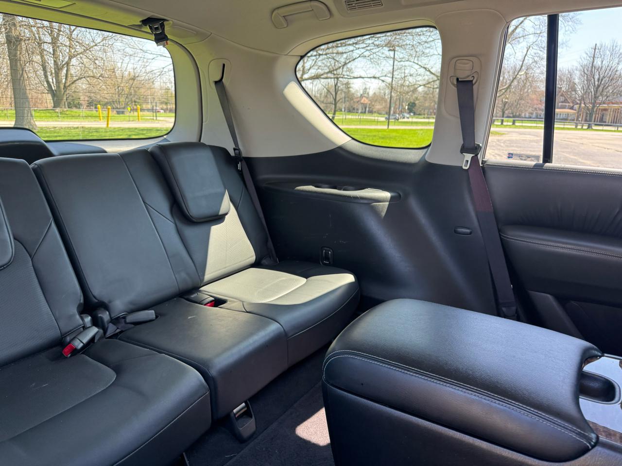 Nissan Armada Platinum AWD 2017