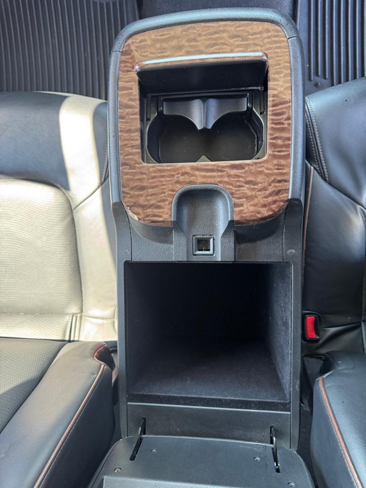 Nissan Armada Platinum AWD 2017