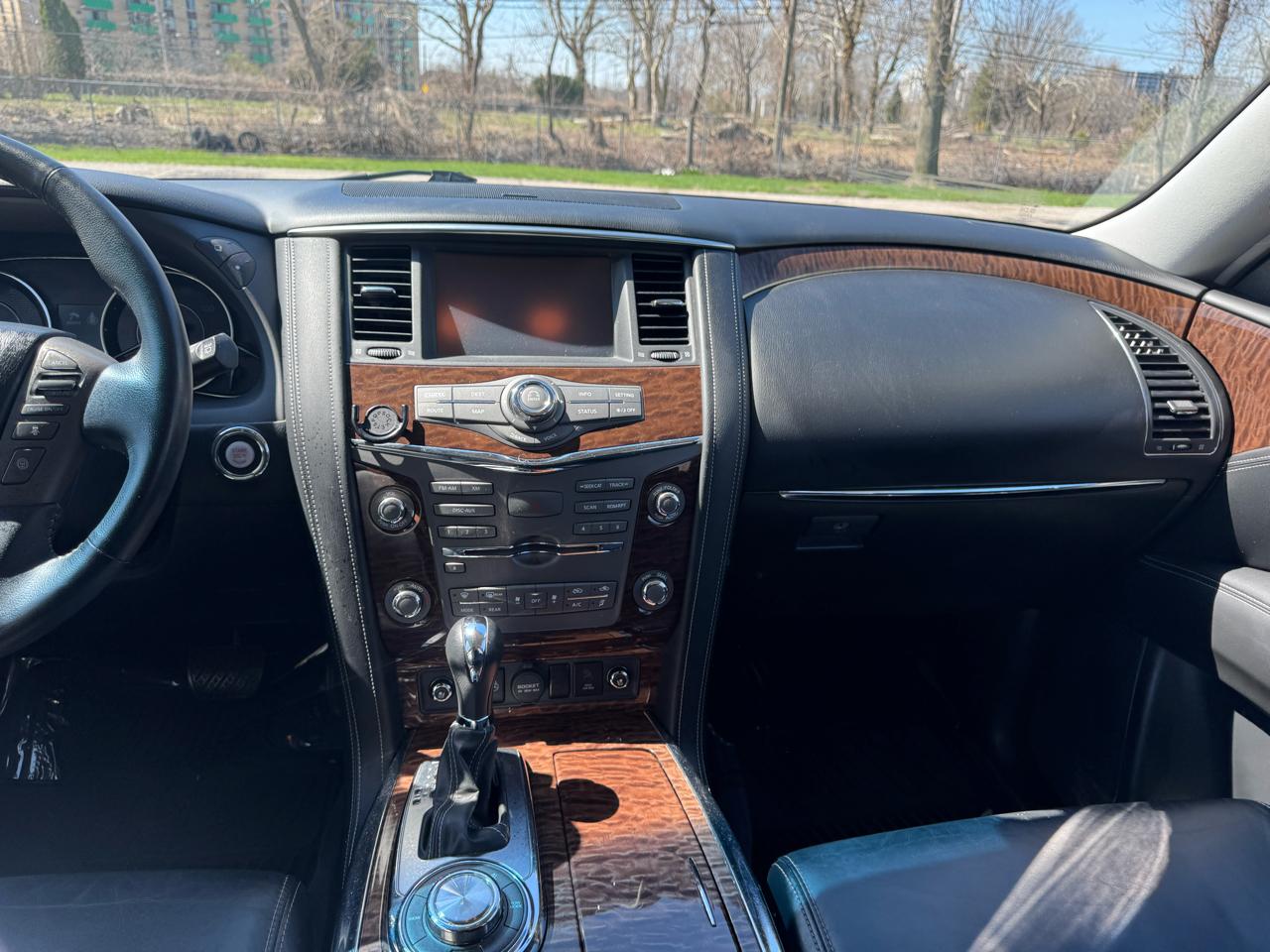 Nissan Armada Platinum AWD 2017