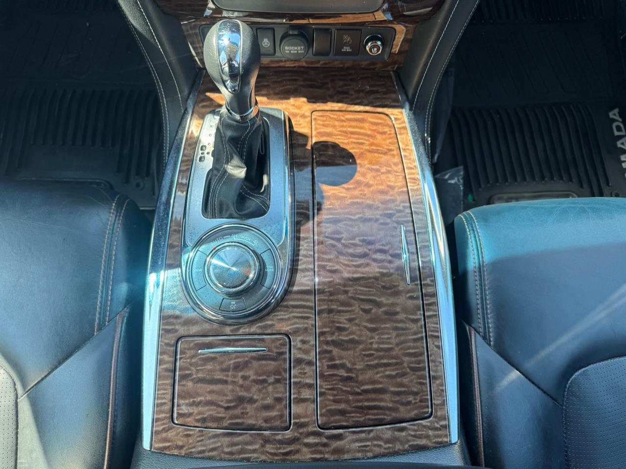 Nissan Armada Platinum AWD 2017