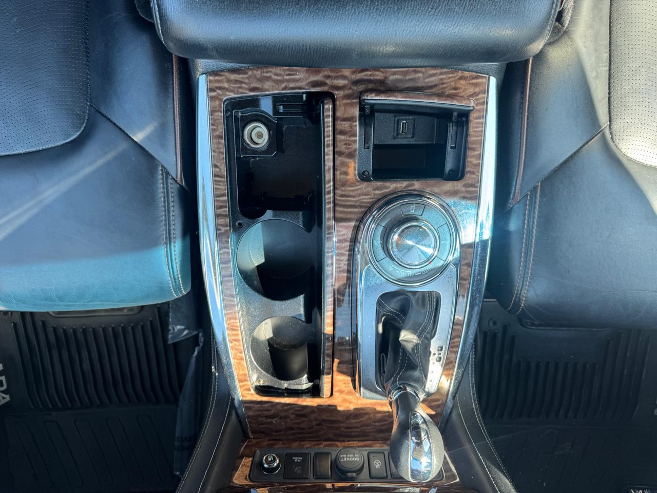 Nissan Armada Platinum AWD 2017