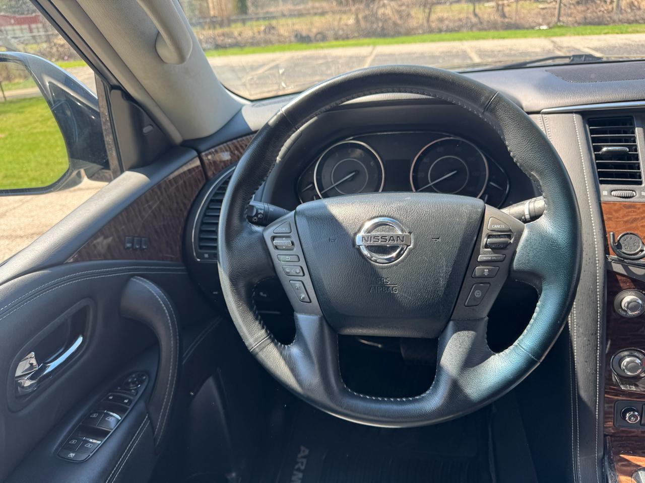 Nissan Armada Platinum AWD 2017