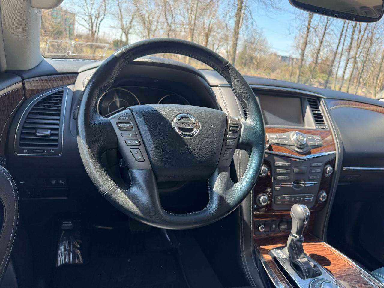 Nissan Armada Platinum AWD 2017