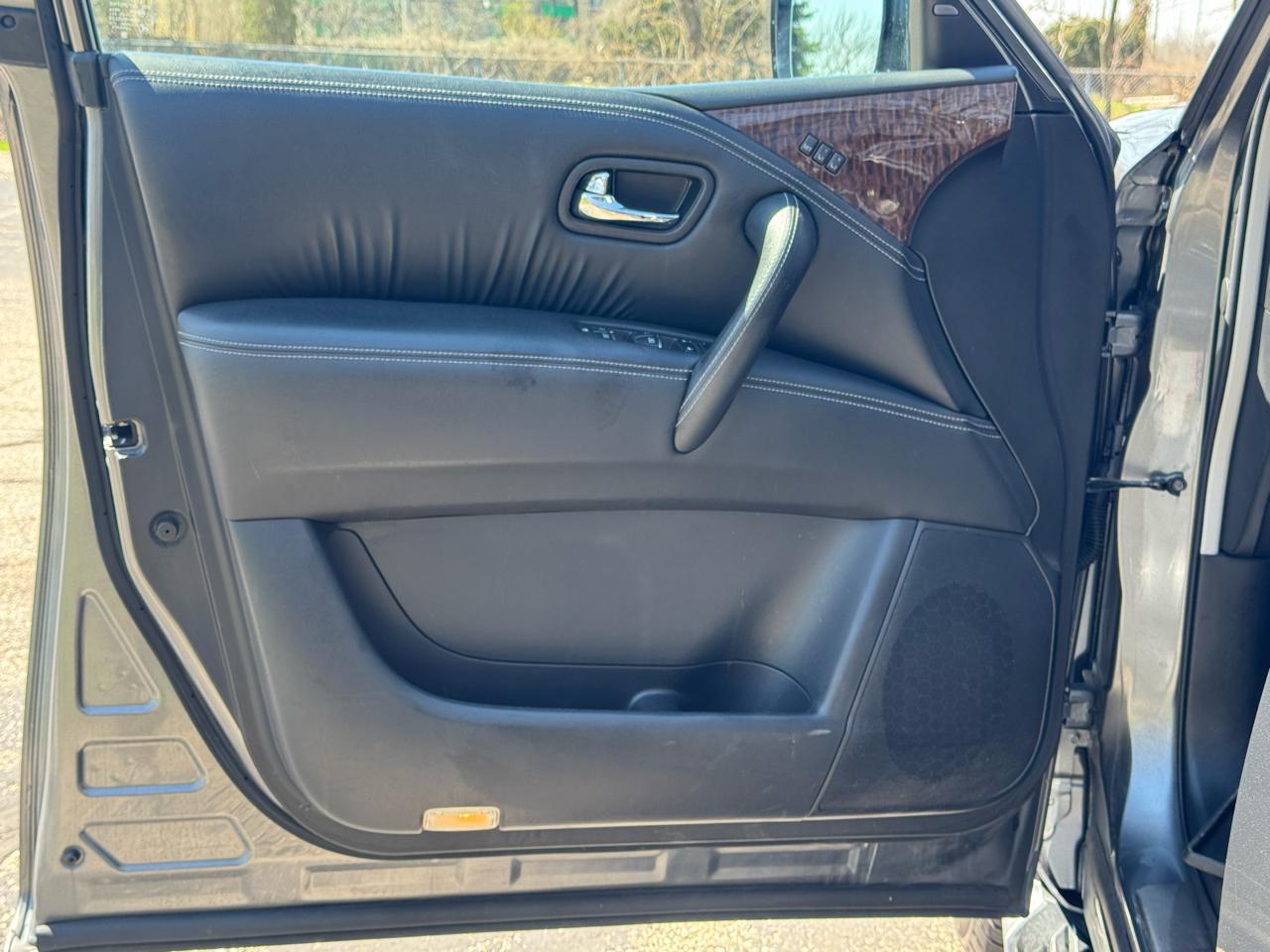 Nissan Armada Platinum AWD 2017