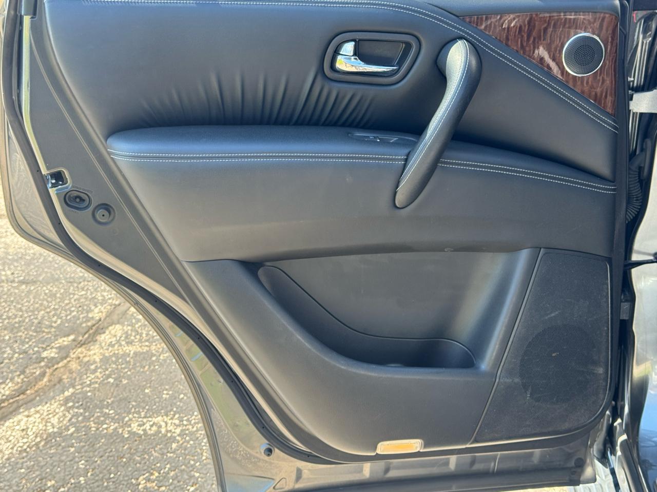 Nissan Armada Platinum AWD 2017