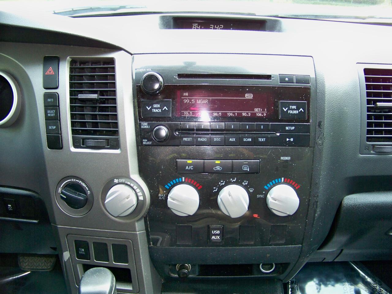 Toyota Tundra Tundra-Grade 5.7L FFV Double Cab 4WD 2010