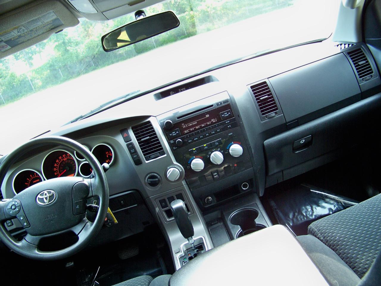 Toyota Tundra Tundra-Grade 5.7L FFV Double Cab 4WD 2010