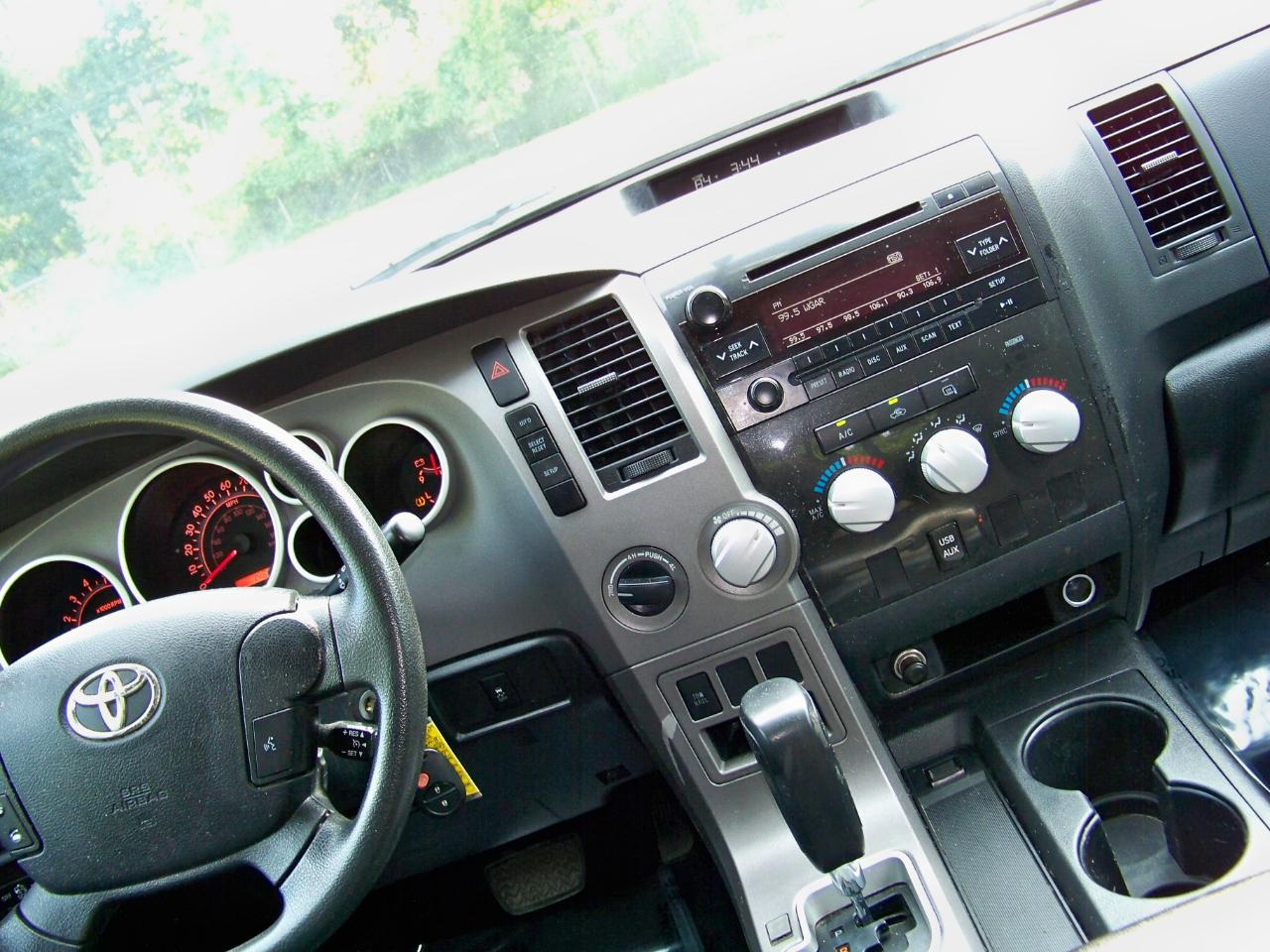 Toyota Tundra Tundra-Grade 5.7L FFV Double Cab 4WD 2010