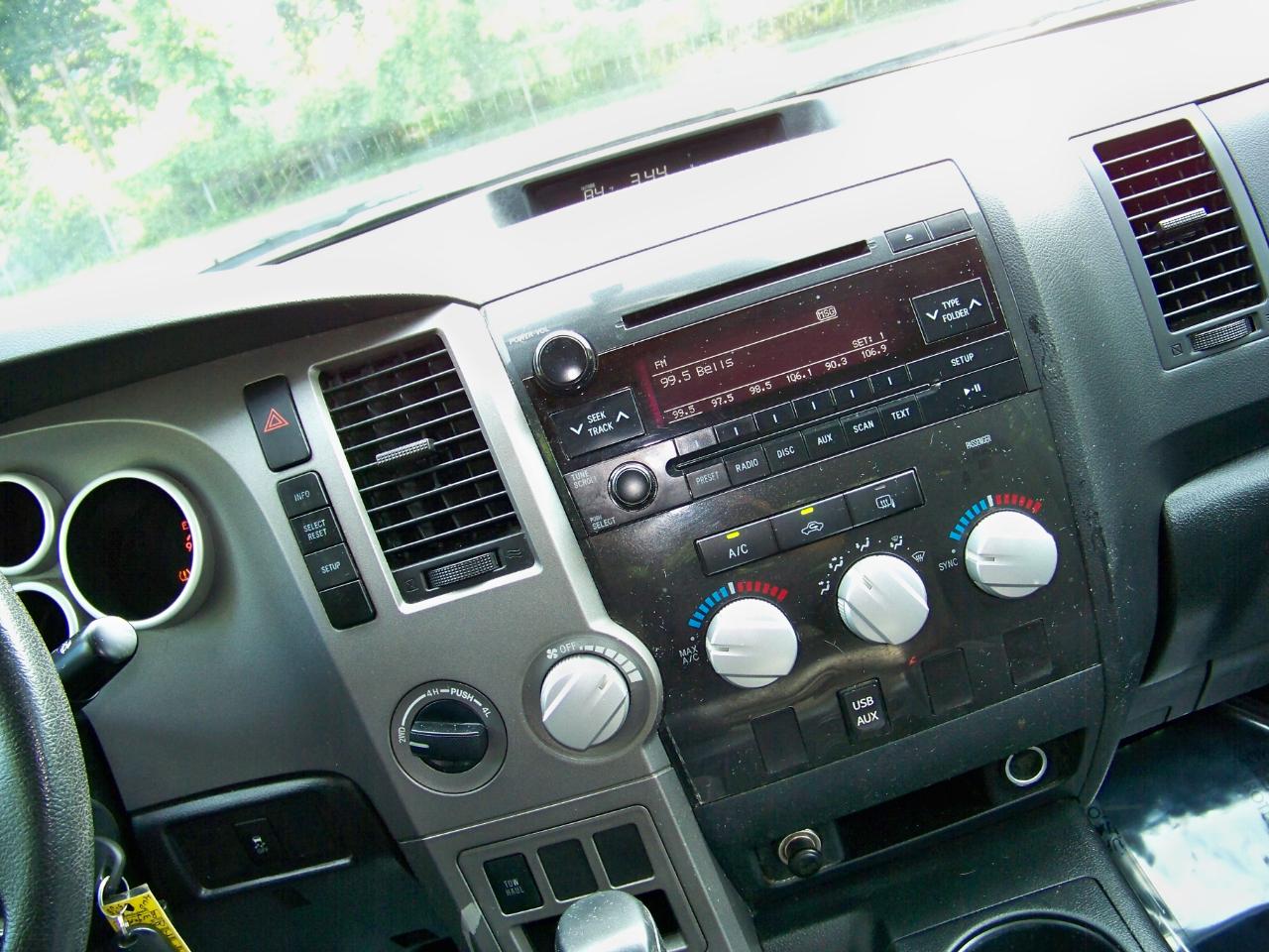 Toyota Tundra Tundra-Grade 5.7L FFV Double Cab 4WD 2010