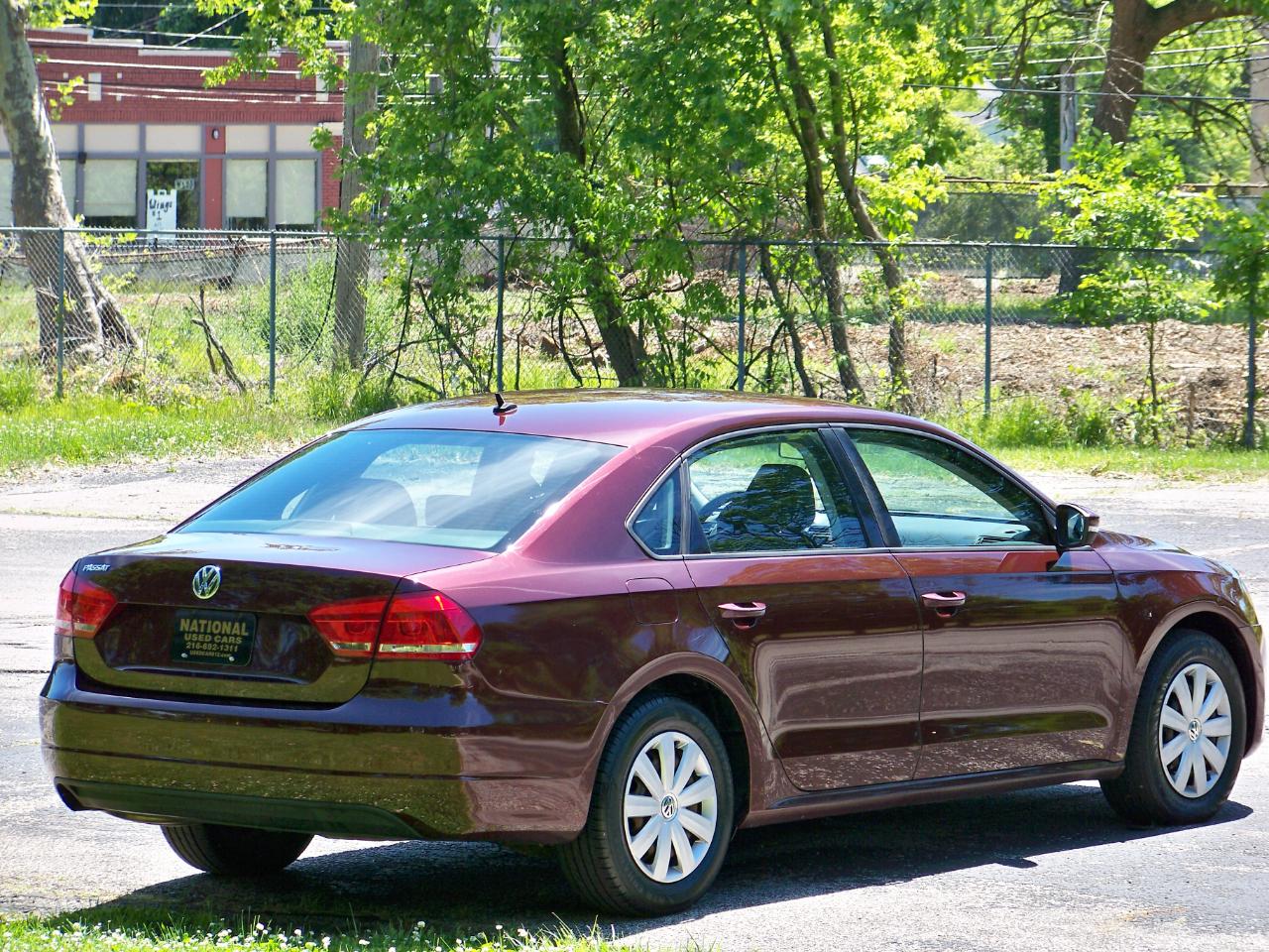 Volkswagen Passat 2.5L S W/Appearance 2013