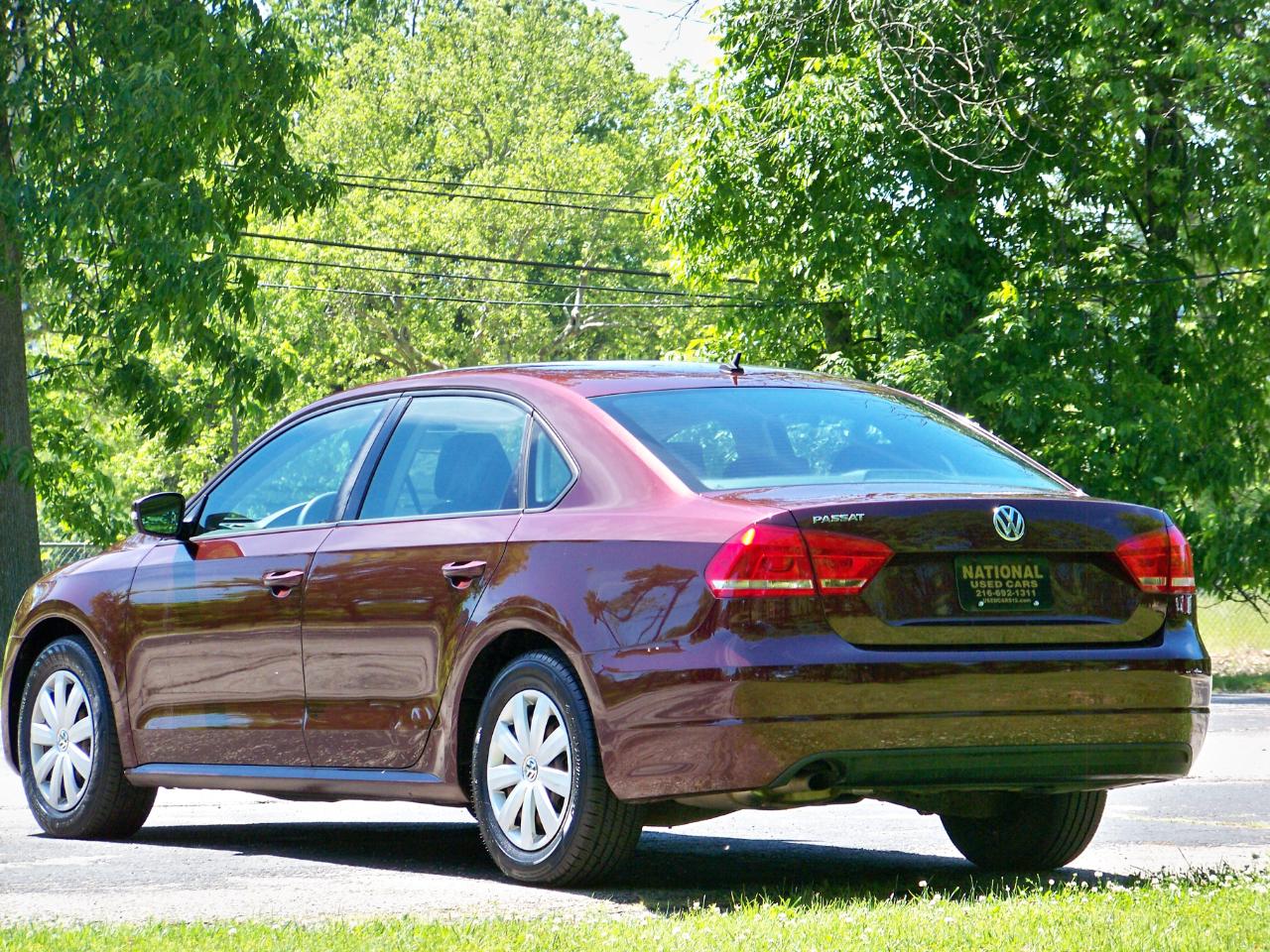 Volkswagen Passat 2.5L S W/Appearance 2013
