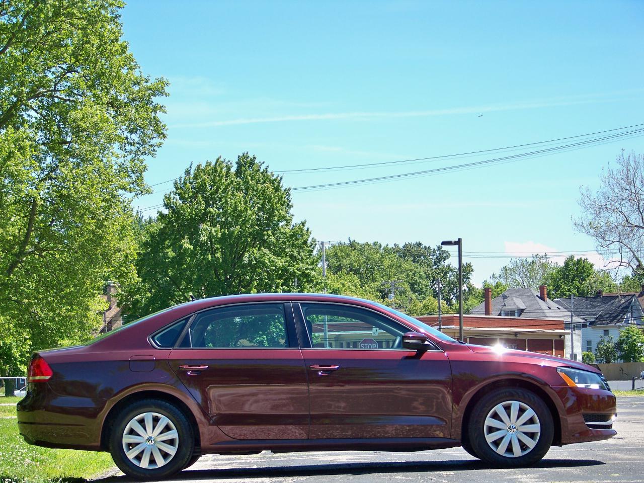 Volkswagen Passat 2.5L S W/Appearance 2013