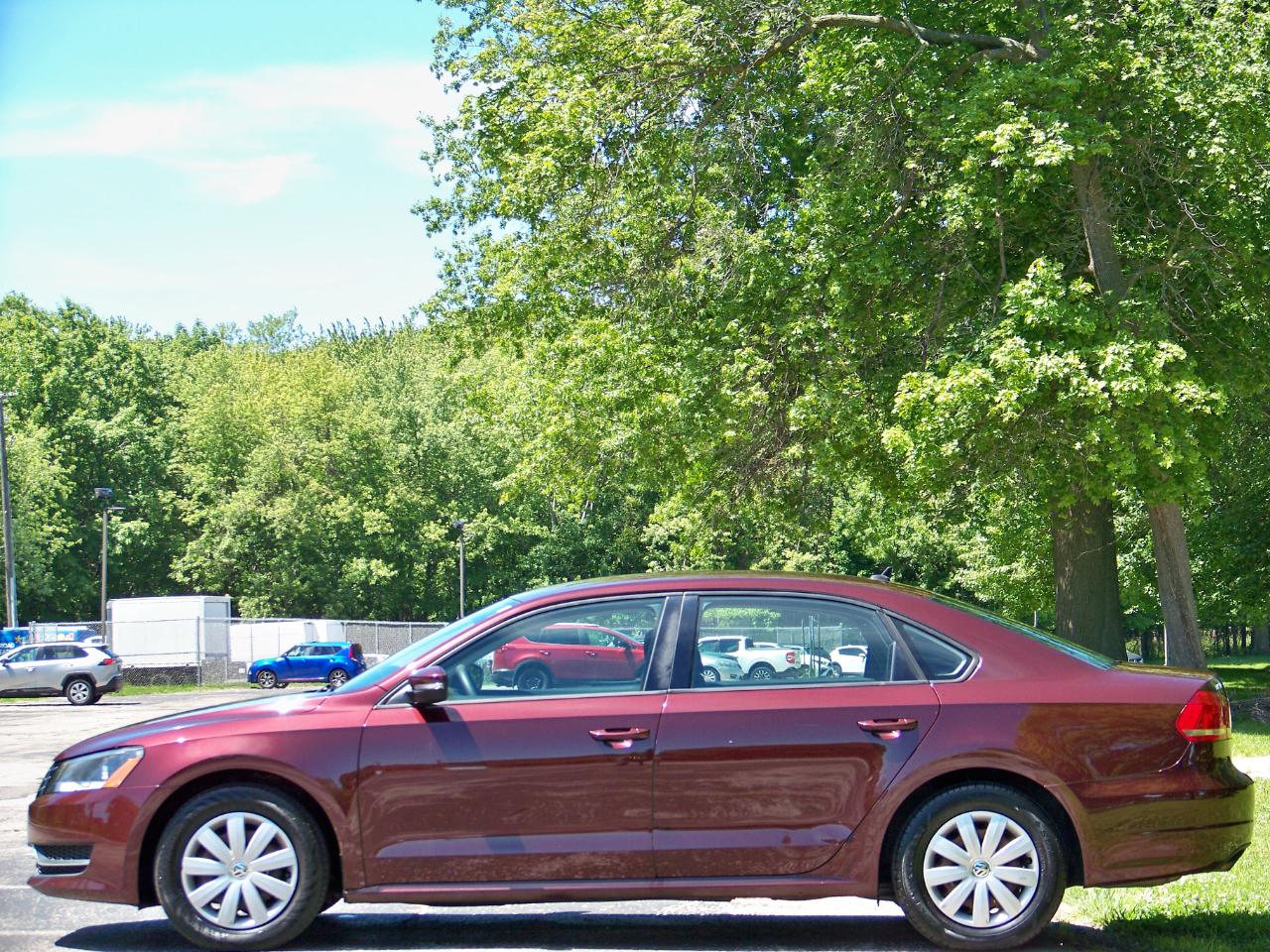 Volkswagen Passat 2.5L S W/Appearance 2013