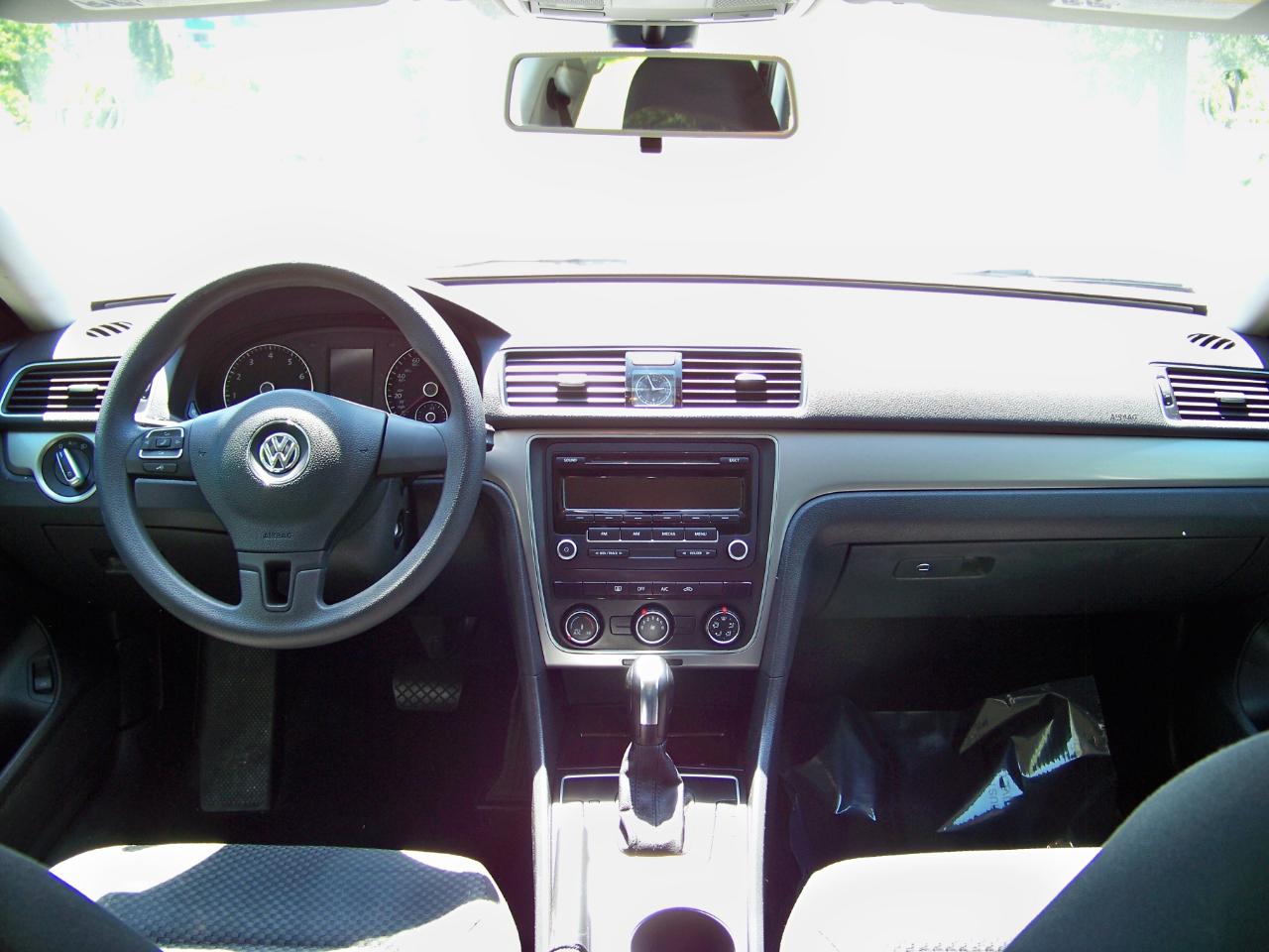Volkswagen Passat 2.5L S W/Appearance 2013