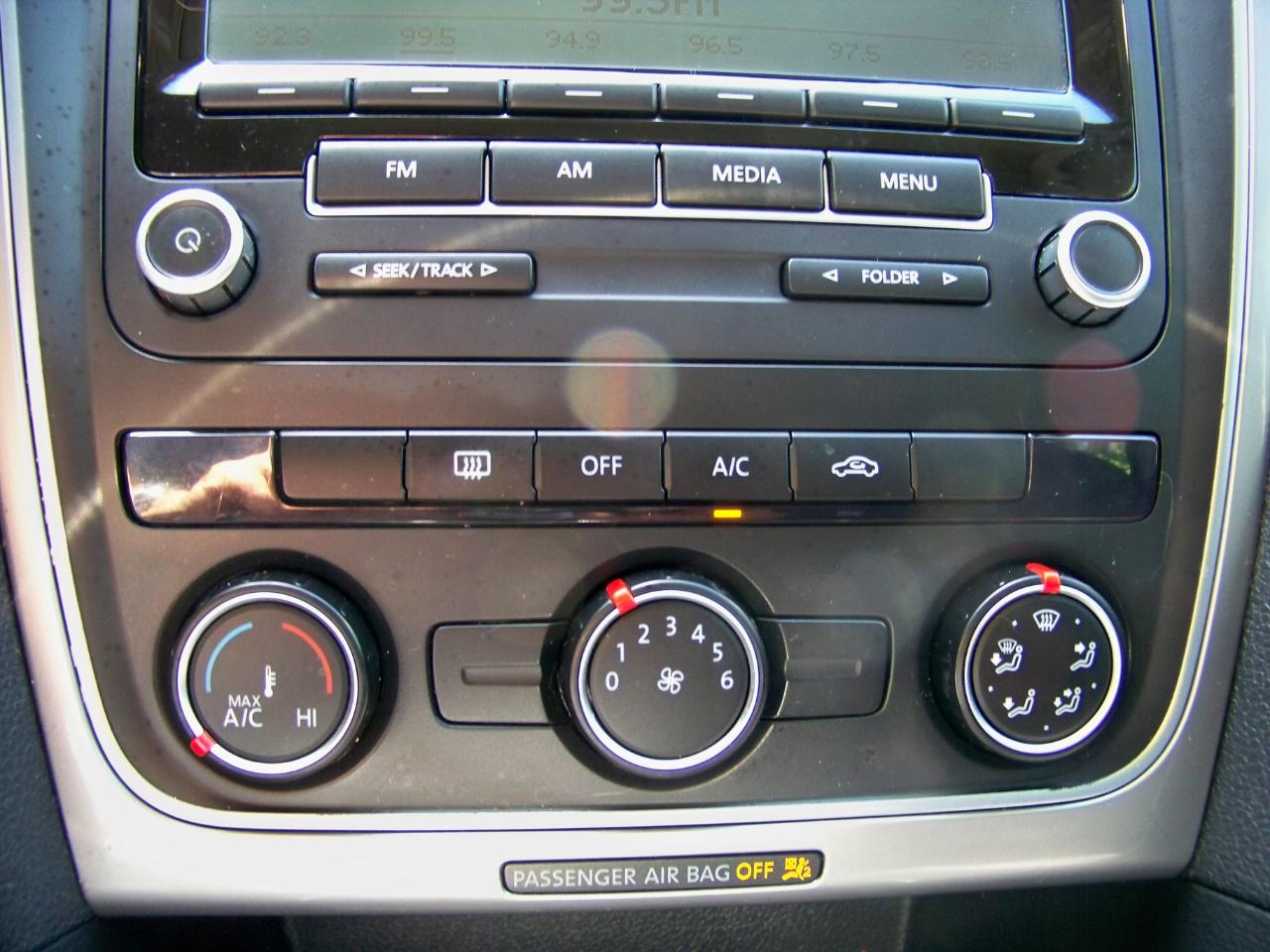 Volkswagen Passat 2.5L S W/Appearance 2013